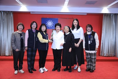 西屯婦培中心榮獲衛福部婦蘊獎  市政會議獻獎共享榮耀