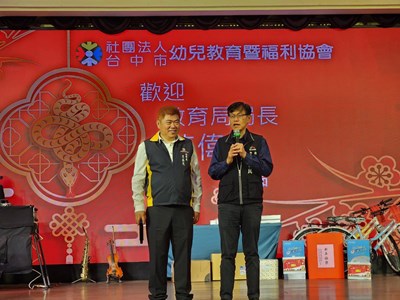 教育局長與詹理事長合影
