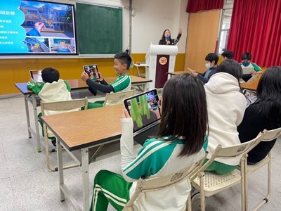 由藝術家及其團隊帶領小朋友認識AR(擴增實境)藝術_0