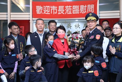 警察局獻花