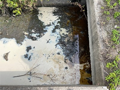 工廠外水溝遭廢切削油污染_0
