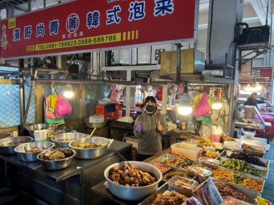 梧棲第一市場「濱哥尚青菁韓式泡菜」有多樣年菜、滷味等熟食