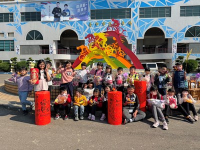 (首圖)鰲峰山自由車場迎新春主題造景亮相,邀市民來鰲峰山走春