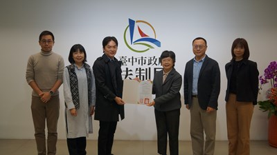 台中巿政府法制局與東海大學法律學院於今(10)日簽署實習合作備忘錄_0