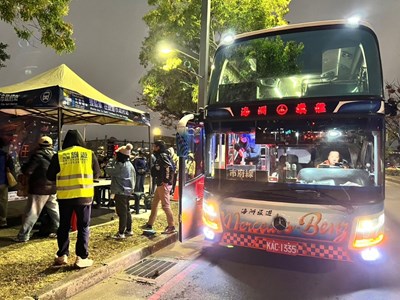 中台灣元宵燈會賞燈民眾踴躍，首周開出近150班次接駁車_0