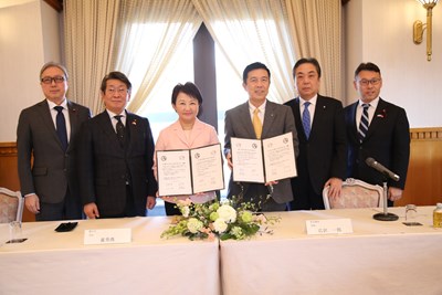 台中市長與名古屋廣澤一郎市長、名古屋市會日台議員連盟會長藤田和秀及市會議員等合影