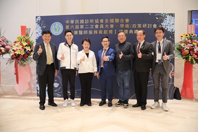 中華民國診所協會全國聯合會計基層醫師服務貢獻獎頒獎典禮，盧市長到場致意、頒獎 (3)