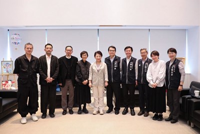 置頂-「台中綠美圖」12月即將開館!妹島和世建築師(左四)再訪台視察,市長盧秀燕親自接