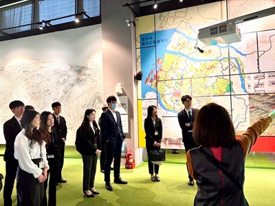 市府願景館志工導覽學習司法官瞭解市政建設_0
