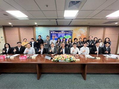 中市地稅局規劃全國AI智慧客服 法務部執行分署率準司法官組隊觀摩
