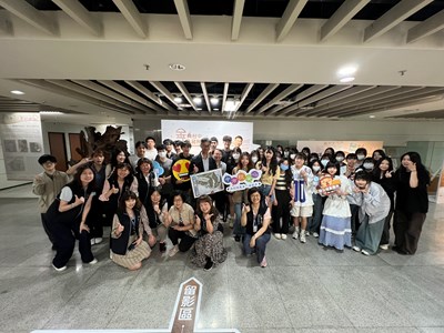 台中科技大學副教務長許義忠帶領學生前往台中地稅局參觀_0