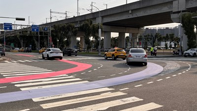 高鐵站區車道分流優化 中市交通局：跟著彩色標線走就對了！