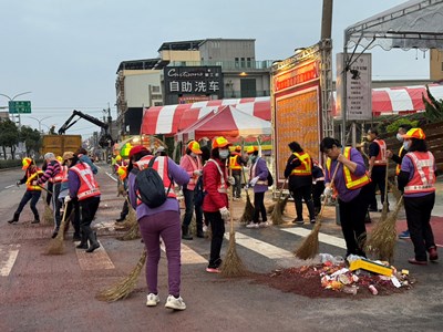 大甲媽祖遶境活動熱鬧登場！ 逾3000名環保英雄協力清理市容 (1)