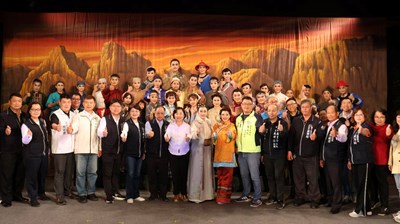 「台中傳統藝術巡演」好戲連台！ 明華園戲劇總團《俠貓》潭子開演吸引近3,500名觀眾 (1)