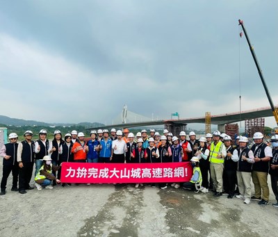01-東豐快速道路大甲溪斷橋將不再！建設局長：接合延續見證歷史意義！_0
