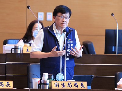 衛生局長曾梓展接受質詢