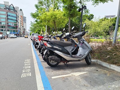 減少紙張愛地球，中市機車停車費計次路段，試辦停車費綁定代扣繳免開停車繳費單