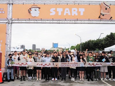 主照-首場「呆萌町主題路跑」療瘉登陸臺中，萬人萌翻中央球場