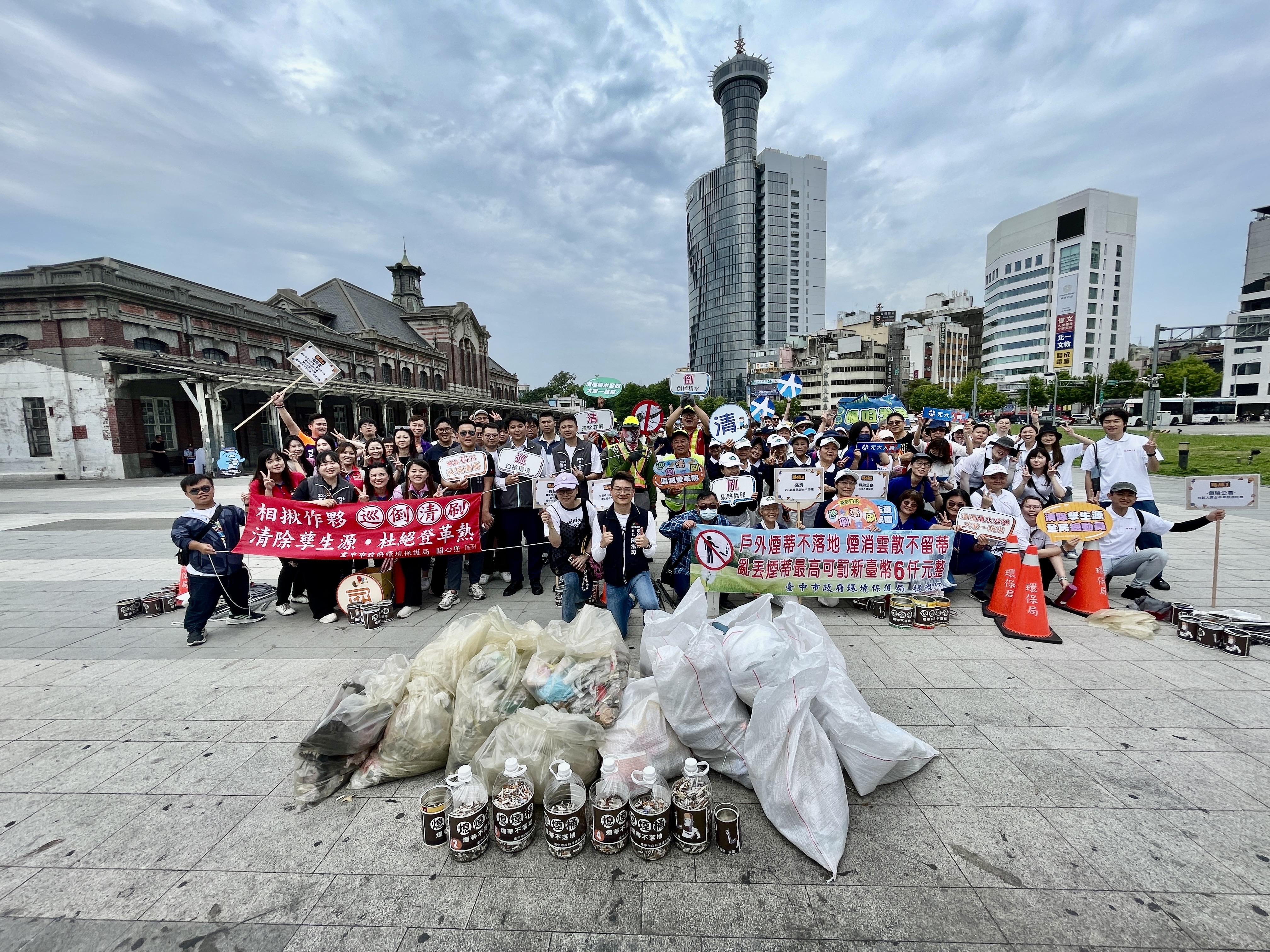 淨街一小時見成效！中市響應世界地球日 公私攜手淨街維護市容整潔