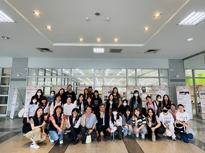 中市地稅局「金典台中 檔藏稅史」檔案巡迴展前進台中科大 與師生一同探索稅史足跡