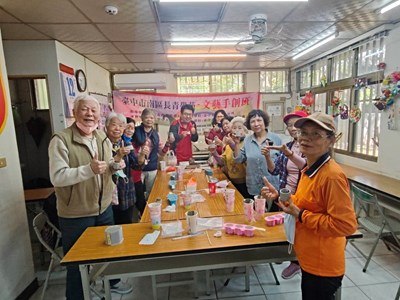 廢蛋殼逆襲成水泥花盆!中市東南區清潔隊邀長者DIY實踐資源循環