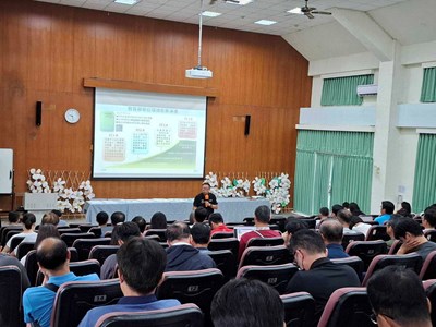 中華民國環境教育學會許毅璿教授分享「淨零綠校園方案之課程規劃與設計」