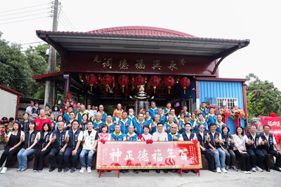 盧市長贈匾「百年福德正神」祝賀