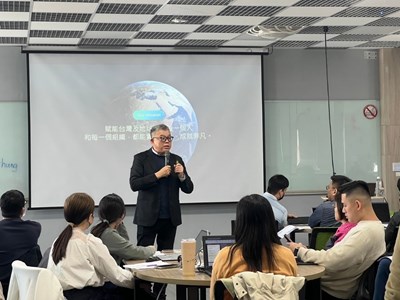 台灣微軟(股)公司全球夥伴解決方案事業群 陳仲儒總經理授課