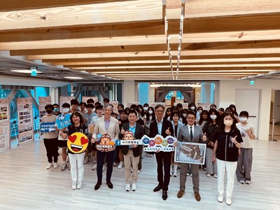 中市地稅局「金典台中 檔藏稅史」檔案展前進逢甲校園 快來看60億元的印花稅票