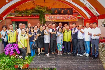 江主委及客家委員與新社九庄媽值年執事人員合影。