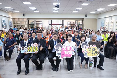 盧市長表示,此次啟用的多元學習中心結合數位科技與藝文展演,盼成為台中打造多元學習的新典範