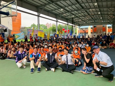 教育局體育保健科尤敦正科長、國中體促會主任委員王秀如校長、承辦學校雙十國中林大_0