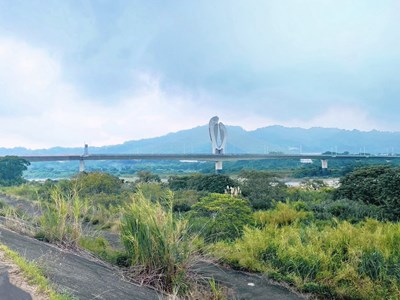 東勢石岡最新打卡景點!「鯉魚脊背橋」攝影師網紅夯拍照