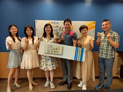 臺中好棒教育好漾錄製現場來賓及主持人合照