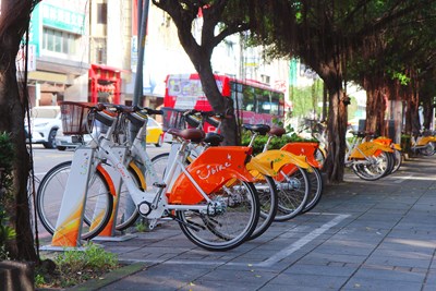 市府自4月起將投保與否納入租借車輛控管機制,投保率已提升至95%
