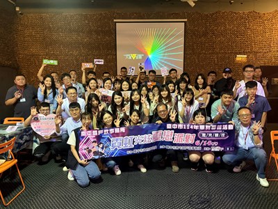 盛夏戀愛出擊! 中市單身聯誼霓虹激光派對熱力登場 創八成五高配對率