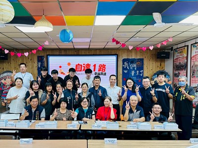 市府前進和平區雙崎部落,與在地民眾代表交流自達1路幸福巴士營運情況
