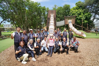 夏日避暑新去處!建設局長視察后里森林公園「搖籃遊戲場」遮陽設施_0