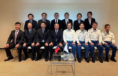 雙方業務交流後合影留念