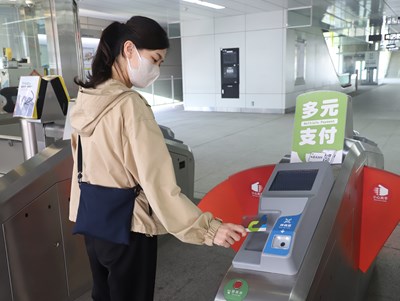 6月26日持電子票證或其他多元支付工具,即可免費搭乘捷運綠線。_0