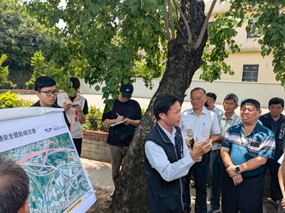 中市府林育鴻副秘書長代表接待立院考察團,並說明地方建議事項
