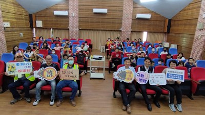 東勢地政所與中科國小師生合影_0