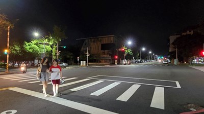 01-中市全面啟動「增亮減碳」計畫!LED路燈換新光 節能永續正起航!