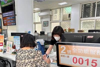 台中地稅局主動協助身障家庭追溯免牌照稅