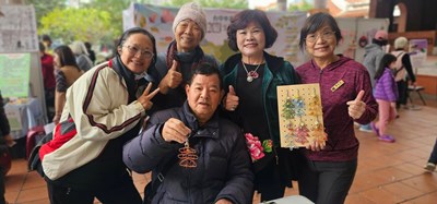 銀髮生活達人團隊與社區民眾