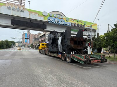 超高車輛撞擊大肚區人行天橋