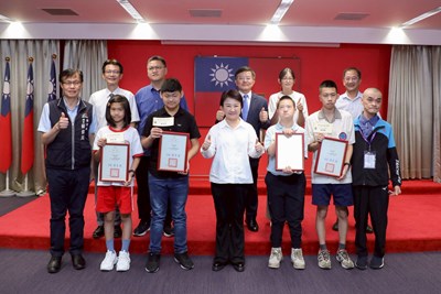 勇往向前綻放人生光芒 中市2025總統教育獎5生獲殊榮