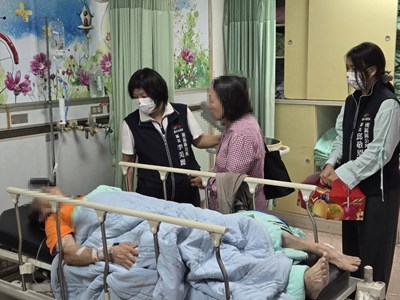 南區區長李美麗前往醫院探視傷者