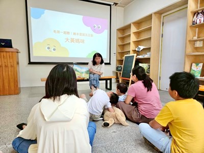 跟著大黃媽咪聽故事 讓孩子從繪本中學習與友善動物