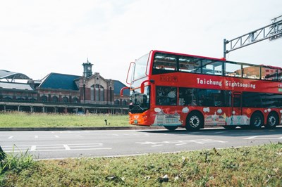 搭台中雙層觀光巴士欣賞台中火車站_0